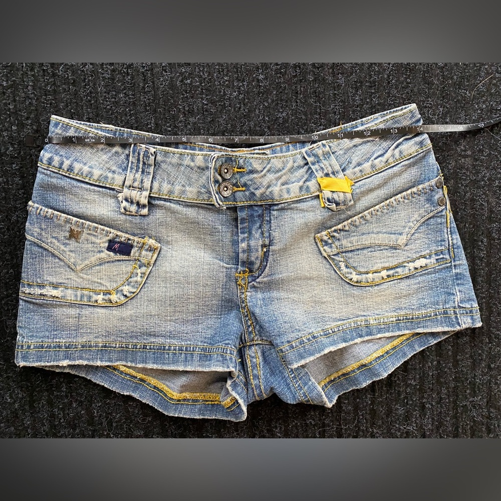 Stretchy denim shorts